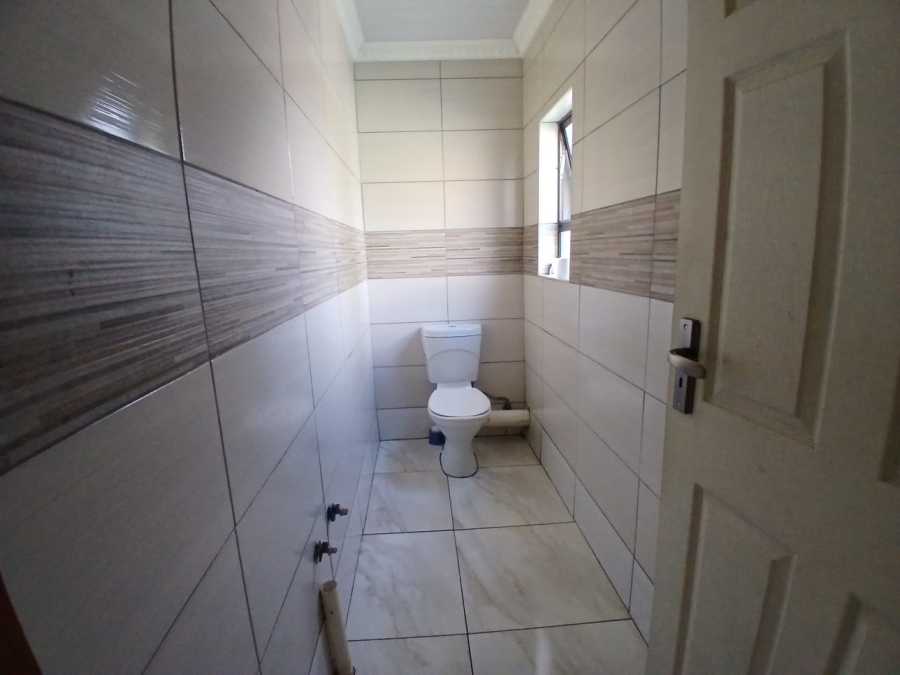 5 Bedroom Property for Sale in Oos Einde North West